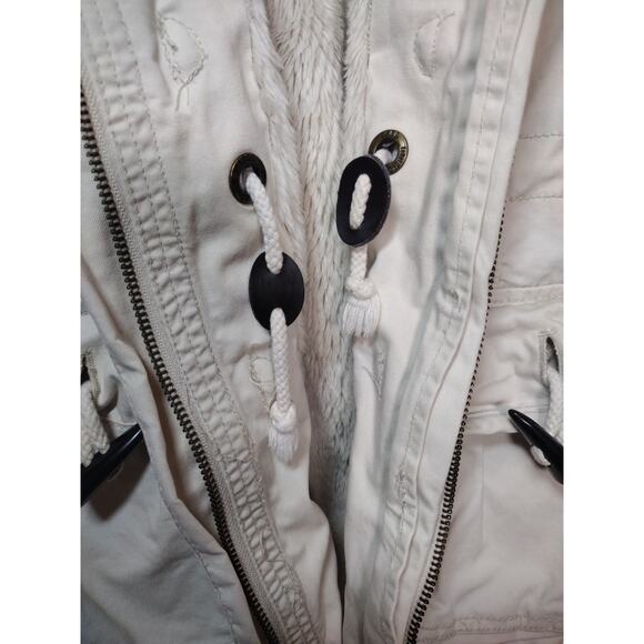 Sherpa Lined White Tie Closure Cozy Winter Coat Womens 4 H&M - Picture 8 of 13